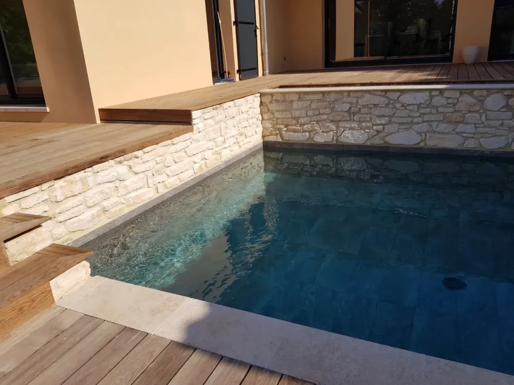 piscine en pierre