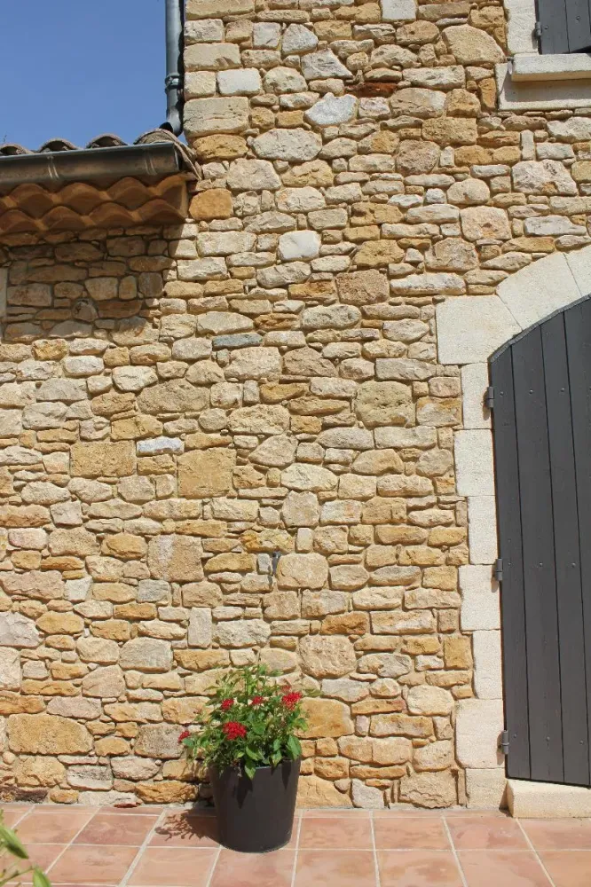 Façade pierre de Bagnolswebp