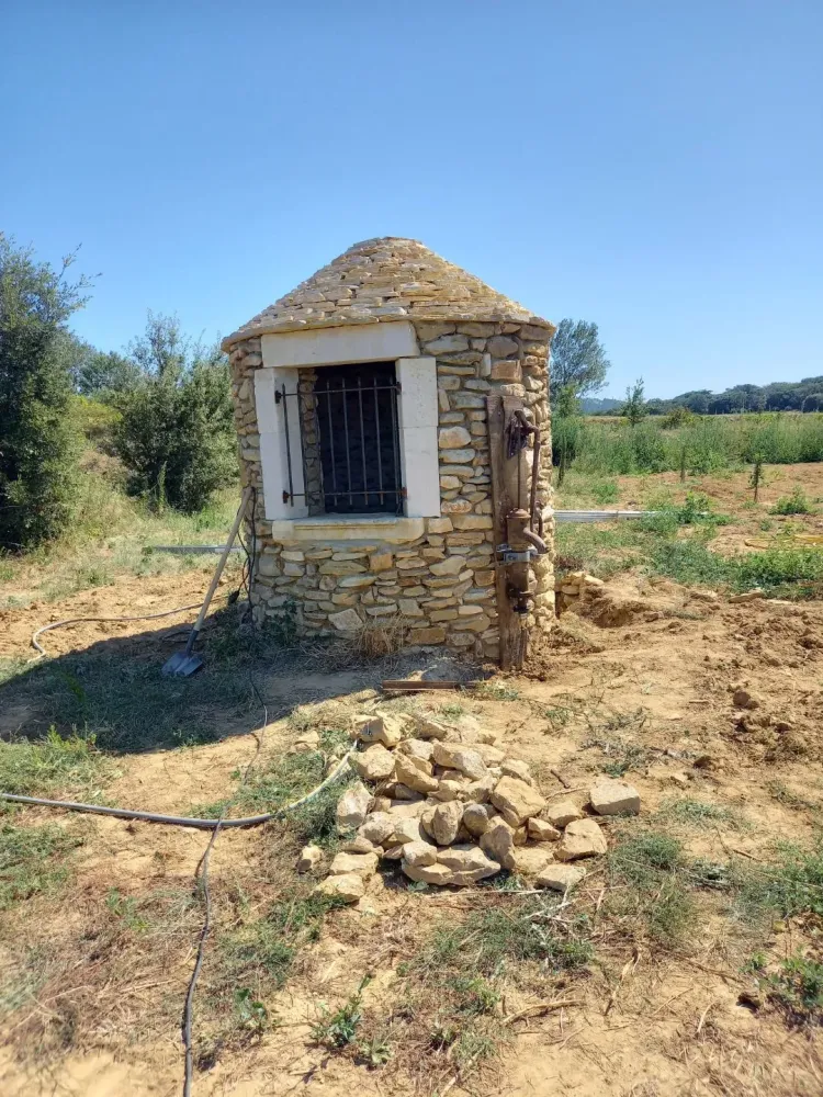 niche en pierre de basalte